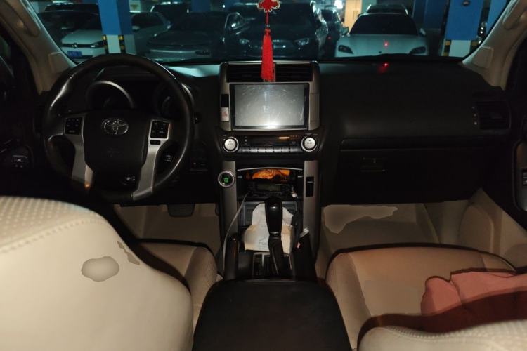 Used Toyota Prado 2010 4.0L Automatic TX-L Center Console