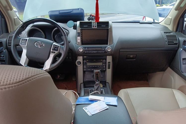 Used Toyota Prado 2010 4.0L Automatic TX-L Center Console