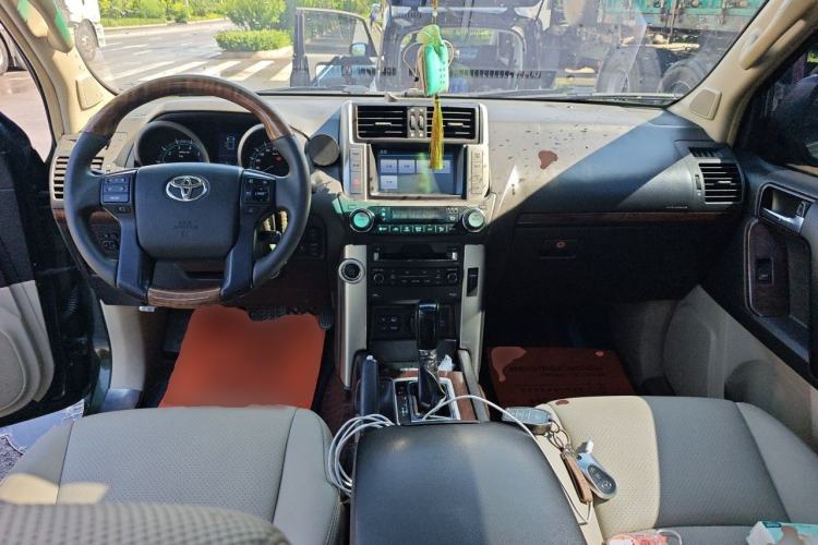 Used Toyota Prado 2010 4.0L Automatic VX NAVI Center Console