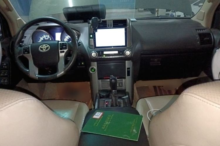 Used Toyota Prado 2010 4.0L Automatic TX-L Center Console