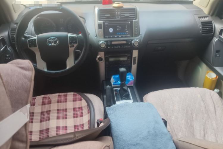 Used Toyota Prado 2010 4.0L Automatic TX-L Center Console