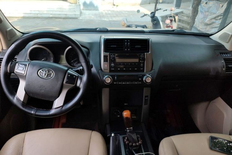Used Toyota Prado 2010 2.7L Automatic Standard Edition Center Console
