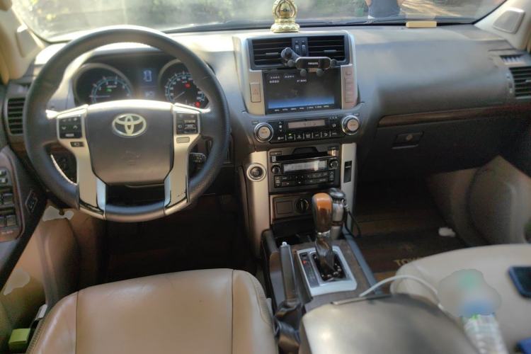 Used Toyota Prado 2010 4.0L Automatic VX Center Console