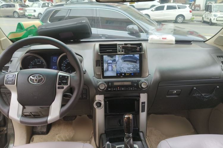Used Toyota Prado 2010 4.0L Automatic TX-L Center Console