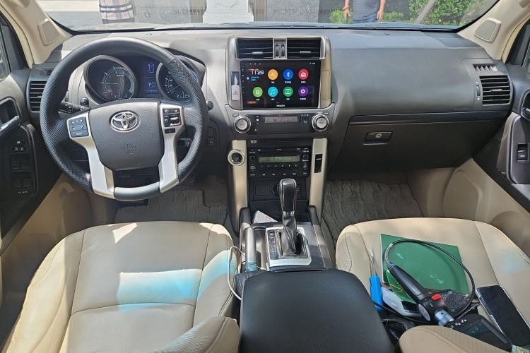 Used Toyota Prado 2010 4.0L Automatic TX-L Center Console