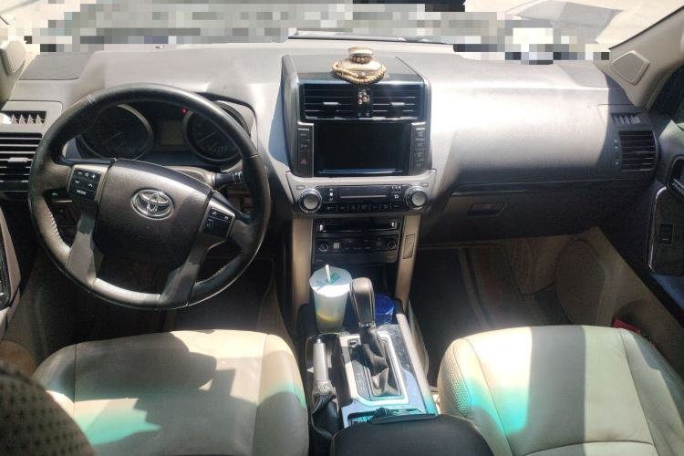 Used Toyota Prado 2010 2.7L Automatic Deluxe Edition Center Console