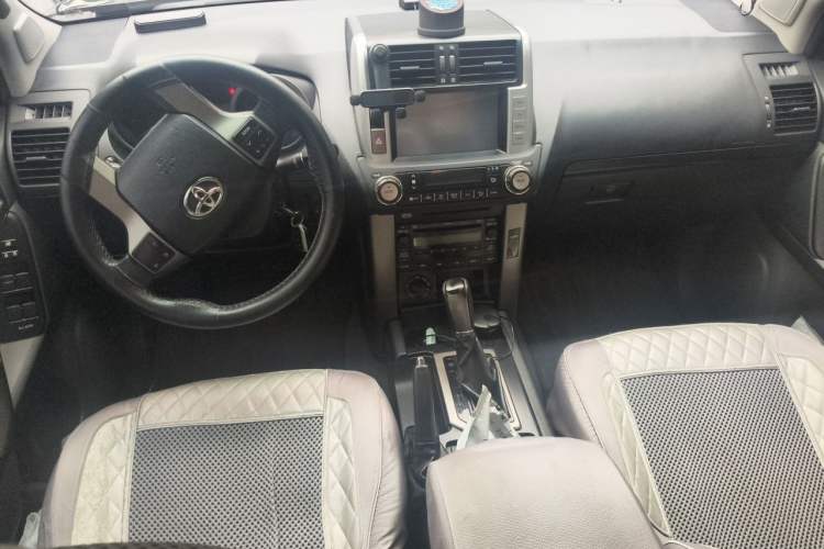Used Toyota Prado 2010 2.7L Automatic Standard Edition Center Console
