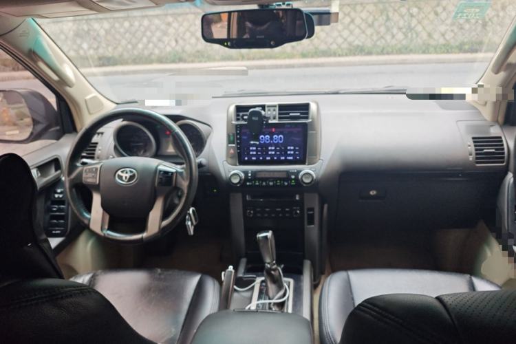 Used Toyota Prado 2010 2.7L Automatic Standard Edition Center Console