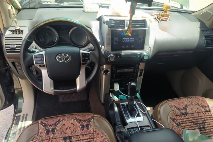 Used Toyota Prado 2010 4.0L Automatic VX Center Console