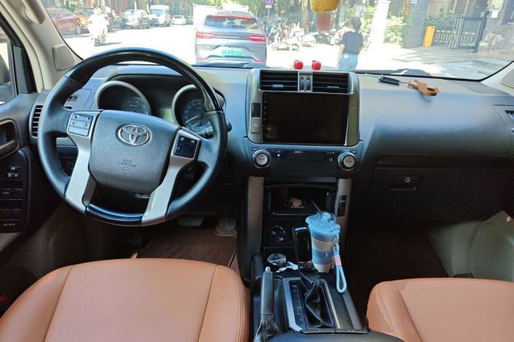 Used Toyota Prado 2010 2.7L Automatic Deluxe Edition Center Console