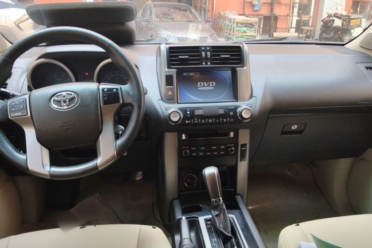 Used Toyota Prado 2010 2.7L Automatic Deluxe Edition Center Console
