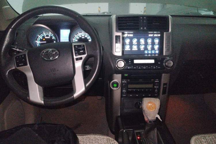 Used Toyota Prado 2010 4.0L Automatic TX Center Console