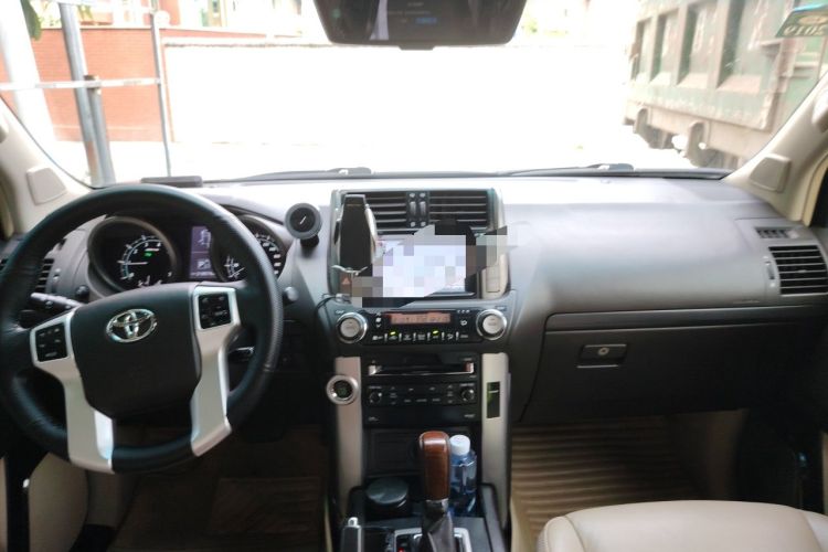 Used Toyota Prado 2010 4.0L Automatic TX-L NAVI Center Console