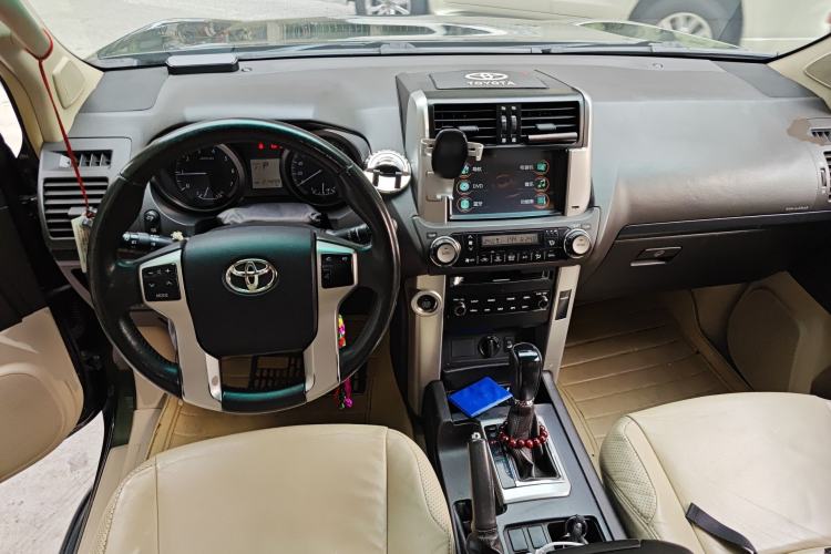 Used Toyota Prado 2010 4.0L Automatic TX Center Console