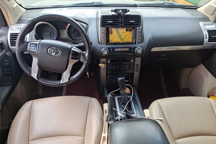 Used Toyota Prado 2010 2.7L Automatic Deluxe Edition Center Console