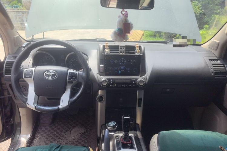 Used Toyota Prado 2010 4.0L Automatic TX-L Center Console