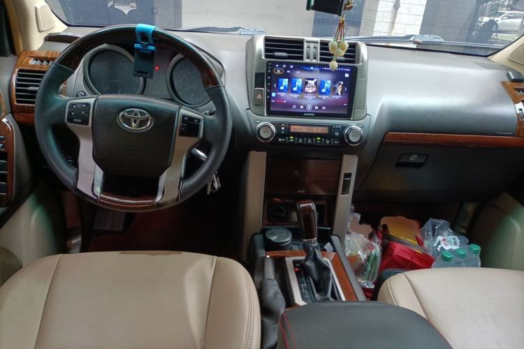 Used Toyota Prado 2010 2.7L Automatic Deluxe Edition Center Console