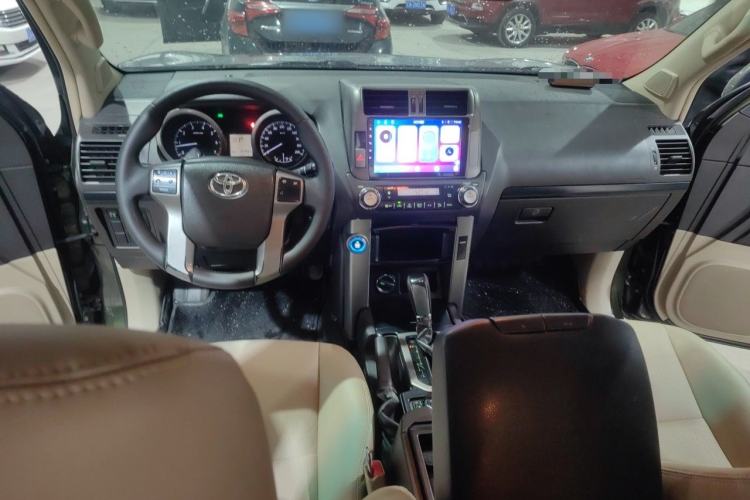 Used Toyota Prado 2010 2.7L Automatic Standard Edition Center Console