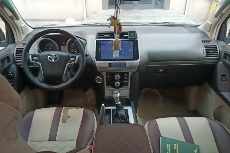Used Toyota Prado 2010 2.7L Automatic Standard Edition Center Console