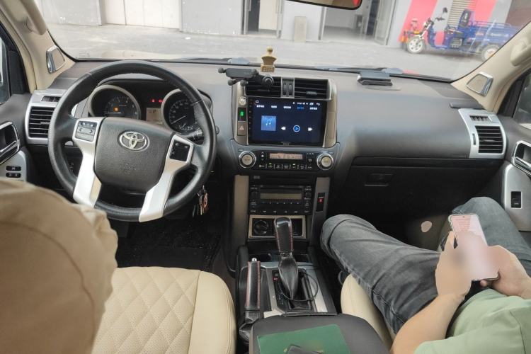 Used Toyota Prado 2010 2.7L Automatic Standard Edition Center Console