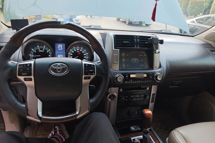 Used Toyota Prado 2010 4.0L Automatic VX Center Console