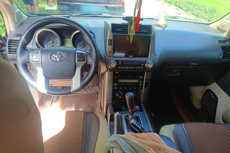 Used Toyota Prado 2010 2.7L Automatic Deluxe Edition Center Console
