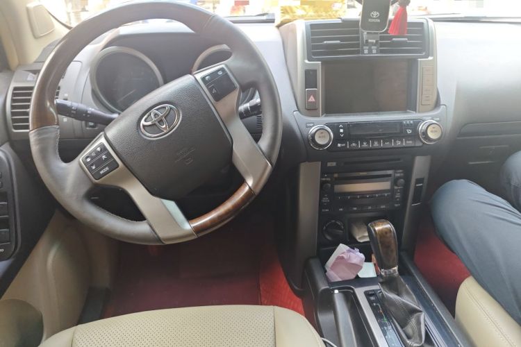 Used Toyota Prado 2010 2.7L Automatic Deluxe Edition Center Console
