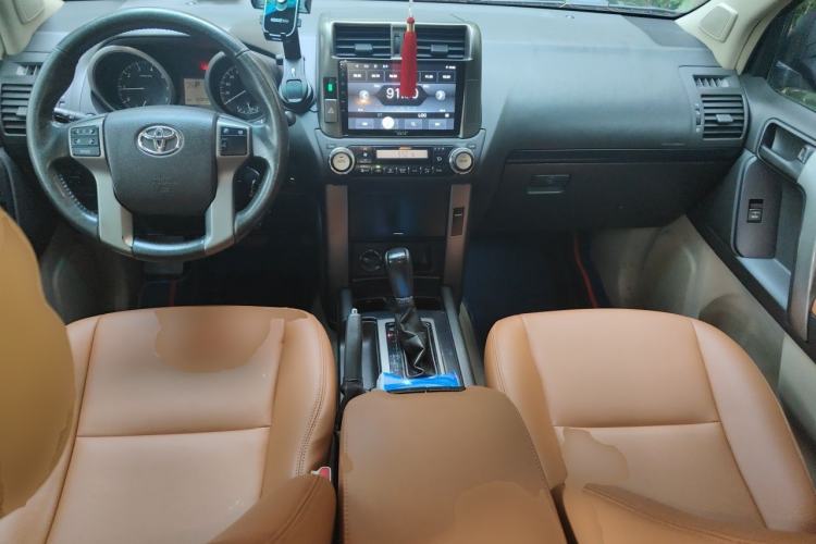 Used Toyota Prado 2010 2.7L Automatic Standard Edition Center Console