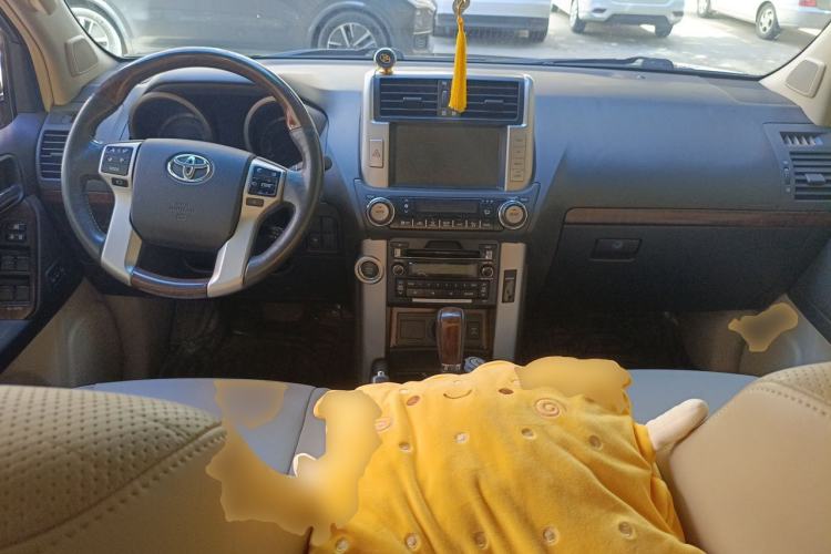 Used Toyota Prado 2010 4.0L Automatic VX Center Console