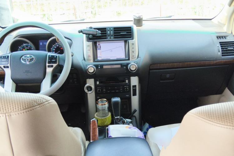 Used Toyota Prado 2010 4.0L Automatic VX NAVI Center Console