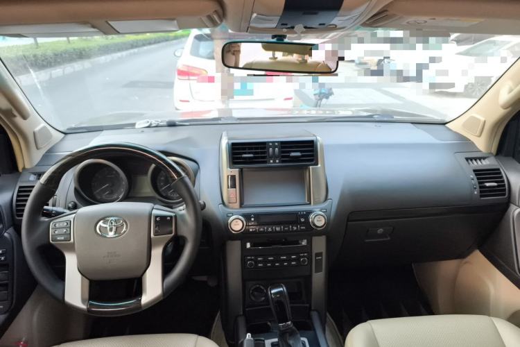 Used Toyota Prado 2010 2.7L Automatic Deluxe Edition Center Console