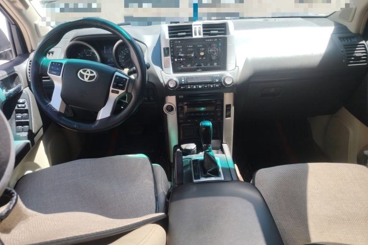 Used Toyota Prado 2010 4.0L Automatic TX-L Center Console