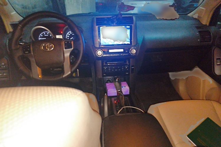 Used Toyota Prado 2010 2.7L Automatic Deluxe Edition Center Console