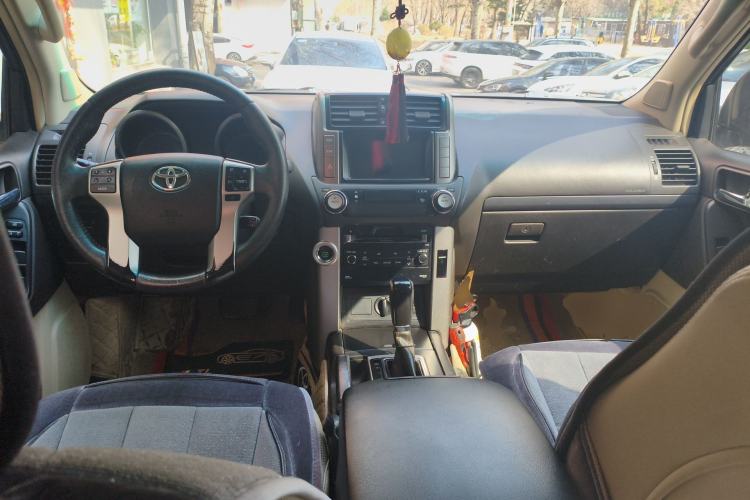 Used Toyota Prado 2010 4.0L Automatic TX-L NAVI Center Console