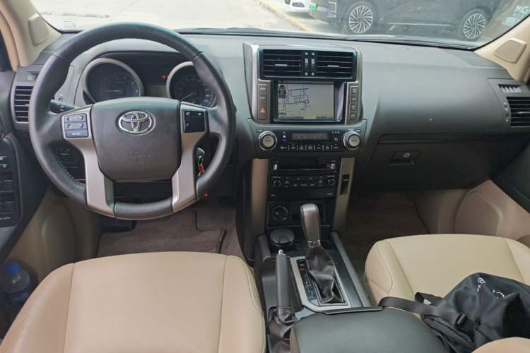 Used Toyota Prado 2010 2.7L Automatic Deluxe Edition Center Console