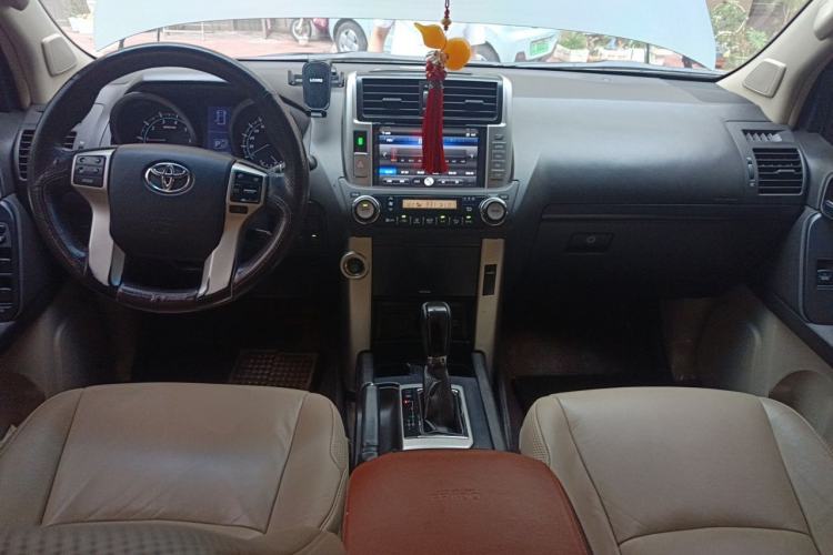 Used Toyota Prado 2010 4.0L Automatic TX-L Center Console