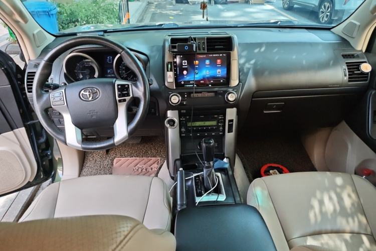 Used Toyota Prado 2010 4.0L Automatic TX-L Center Console