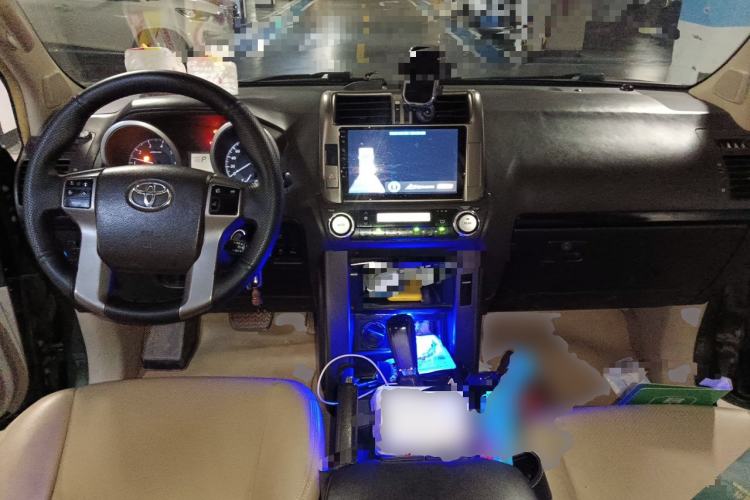 Used Toyota Prado 2010 2.7L Automatic Standard Edition Center Console