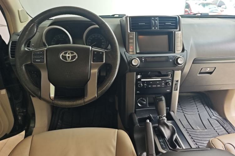 Used Toyota Prado 2010 2.7L Automatic Deluxe Edition Center Console