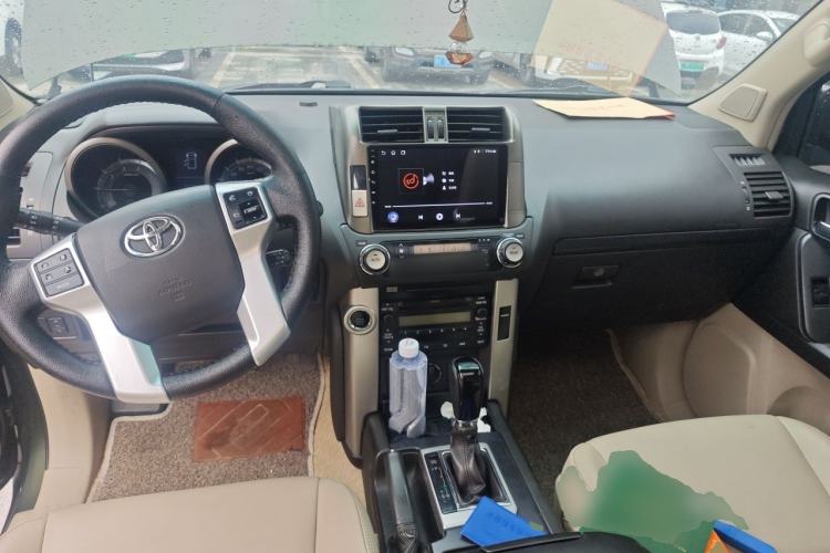 Used Toyota Prado 2010 4.0L Automatic TX-L Center Console