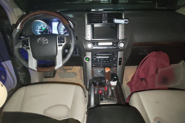 Used Toyota Prado 2010 4.0L Automatic VX NAVI Center Console