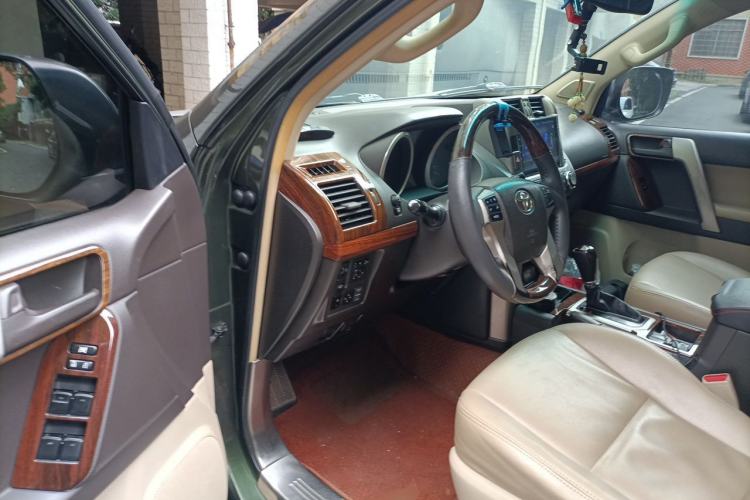 Used Toyota Prado 2010 2.7L Automatic Deluxe Edition Driver Seat