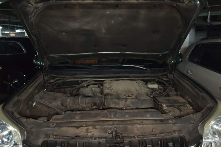 Used Toyota Prado 2010 4.0L Automatic TX-L Engine Bay