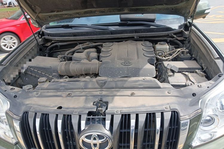 Used Toyota Prado 2010 4.0L Automatic TX-L Engine Bay