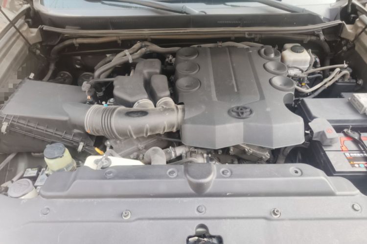 Used Toyota Prado 2010 4.0L Automatic TX-L Engine Bay