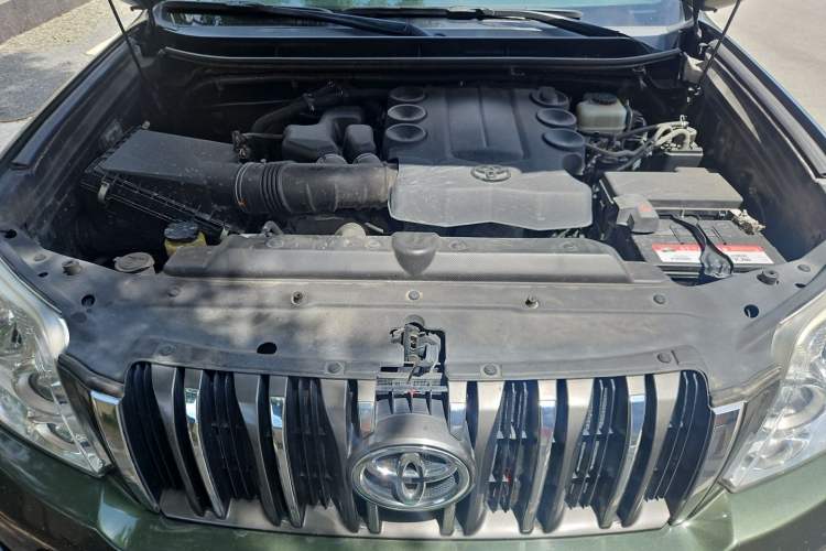 Used Toyota Prado 2010 4.0L Automatic TX-L Engine Bay