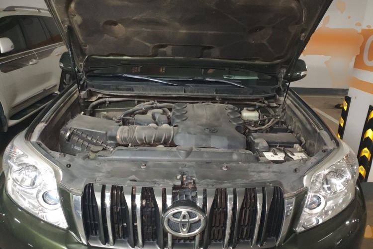 Used Toyota Prado 2010 4.0L Automatic TX Engine Bay