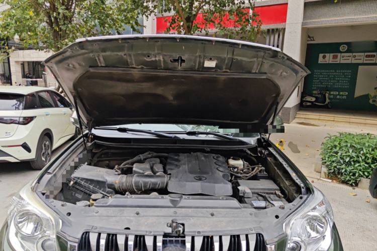 Used Toyota Prado 2010 4.0L Automatic TX Engine Bay