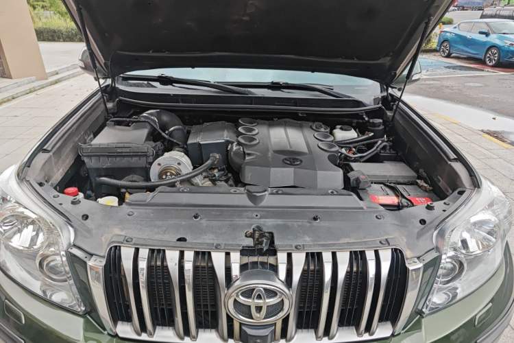 Used Toyota Prado 2010 4.0L Automatic VX Engine Bay