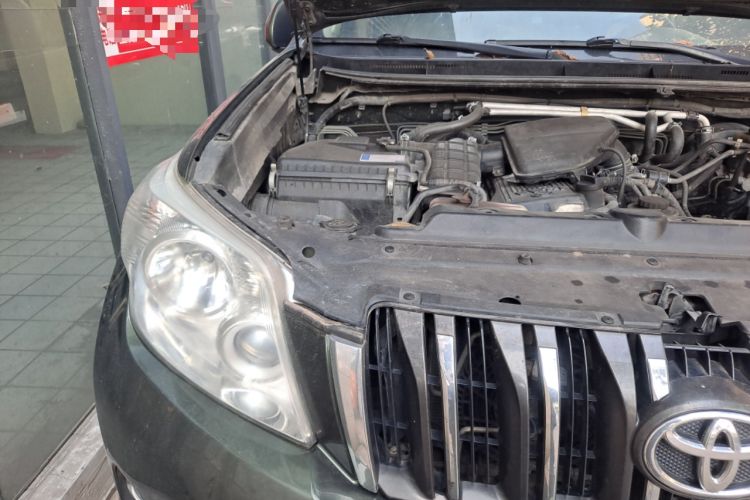 Used Toyota Prado 2010 2.7L Automatic Deluxe Edition Engine Bay Right